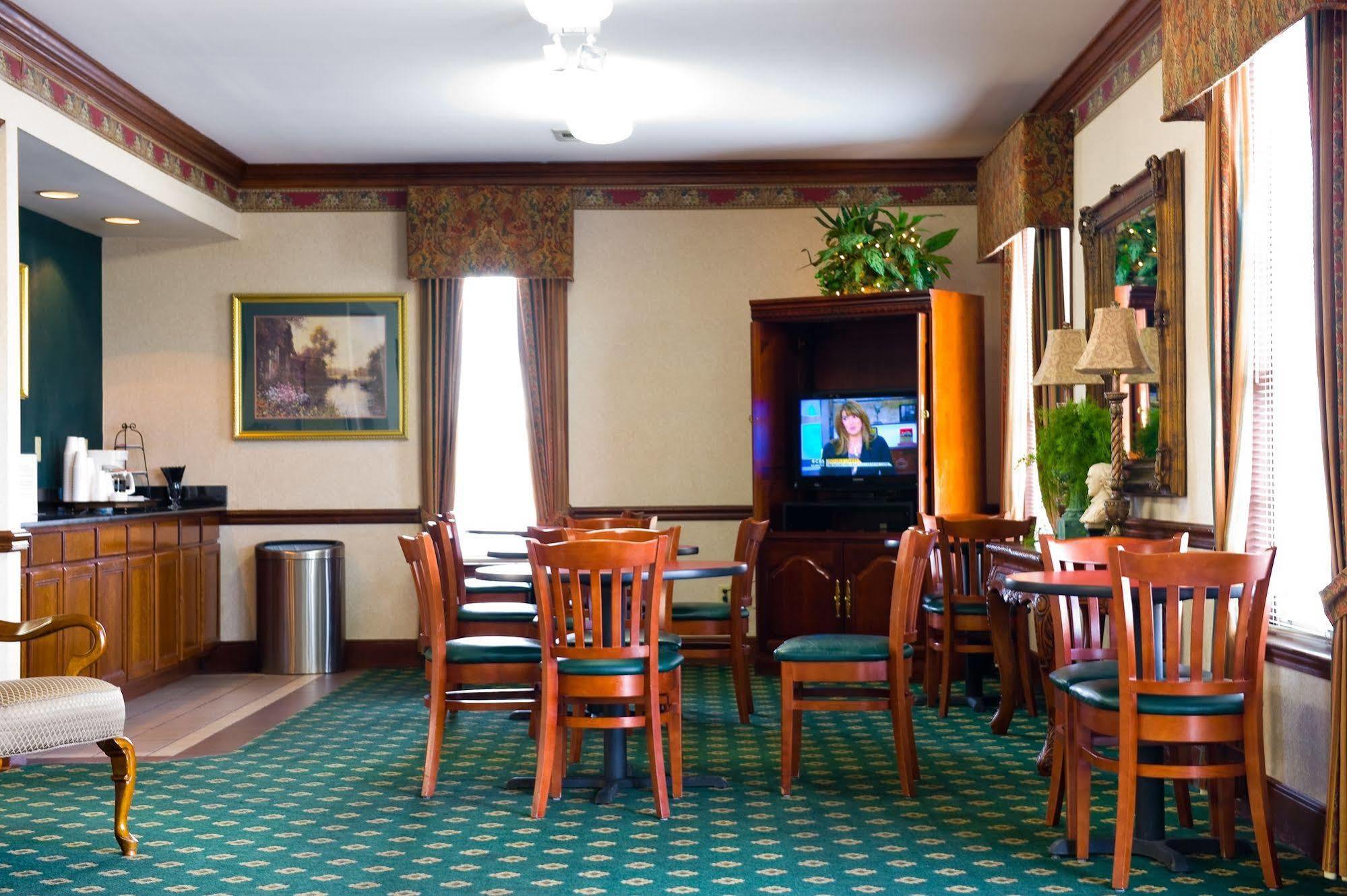 Plantation Oaks Hotel Millington Exterior photo